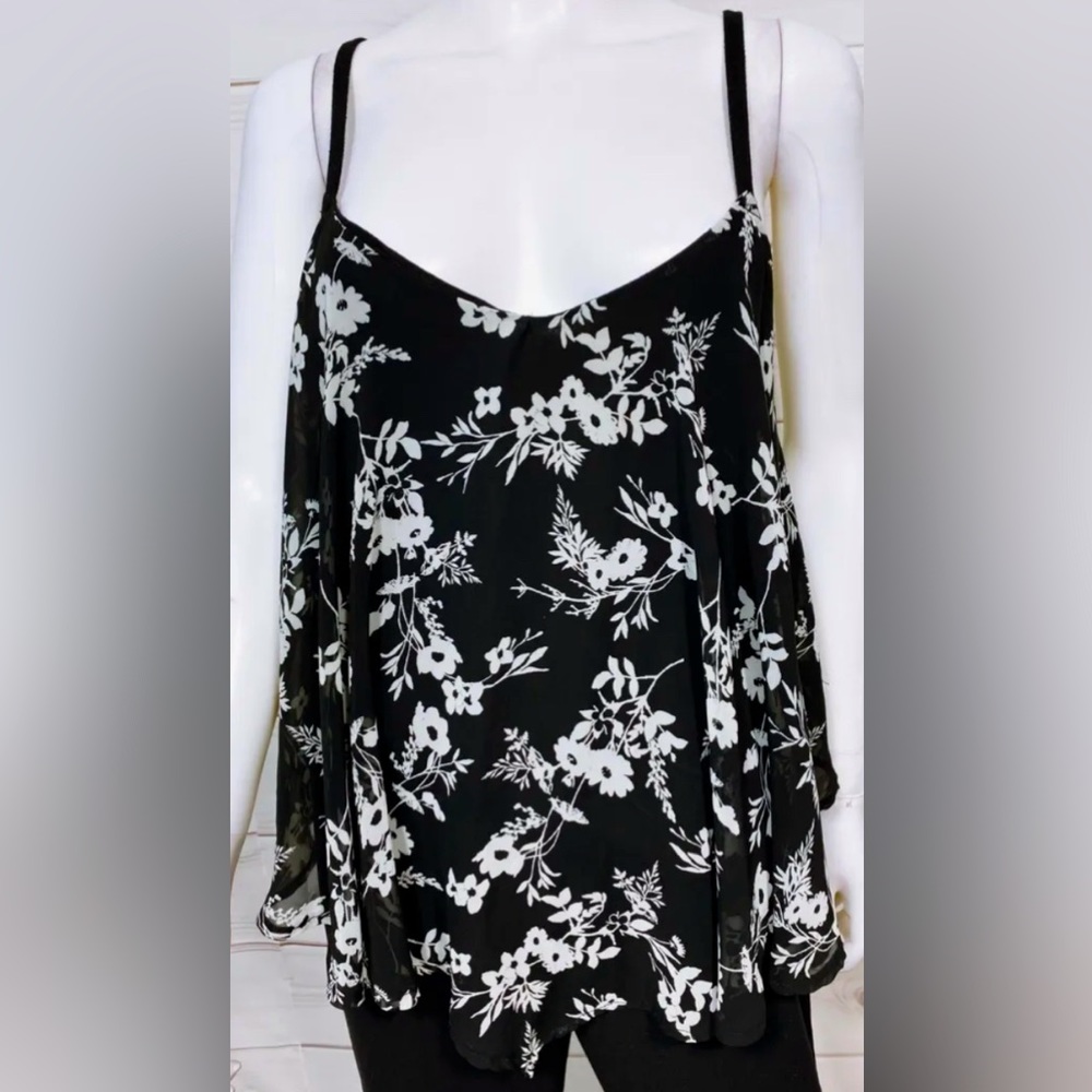 Torrid Black and White floral chiffon top